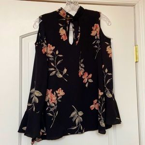 Gorgeous floral cold shoulder top in size M